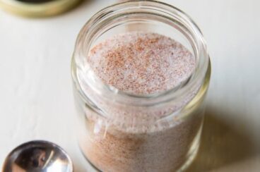 Lawrys seasoned salt in a clear jar.