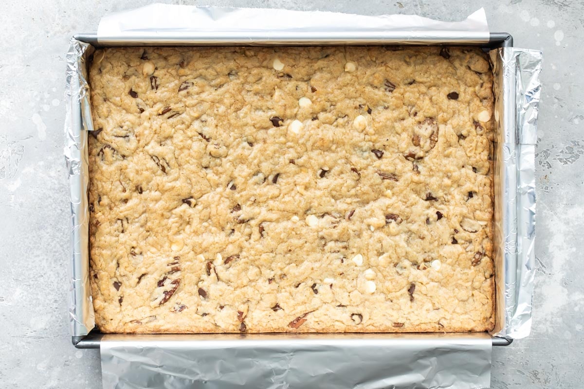 Congo bars uncut in baking pan.