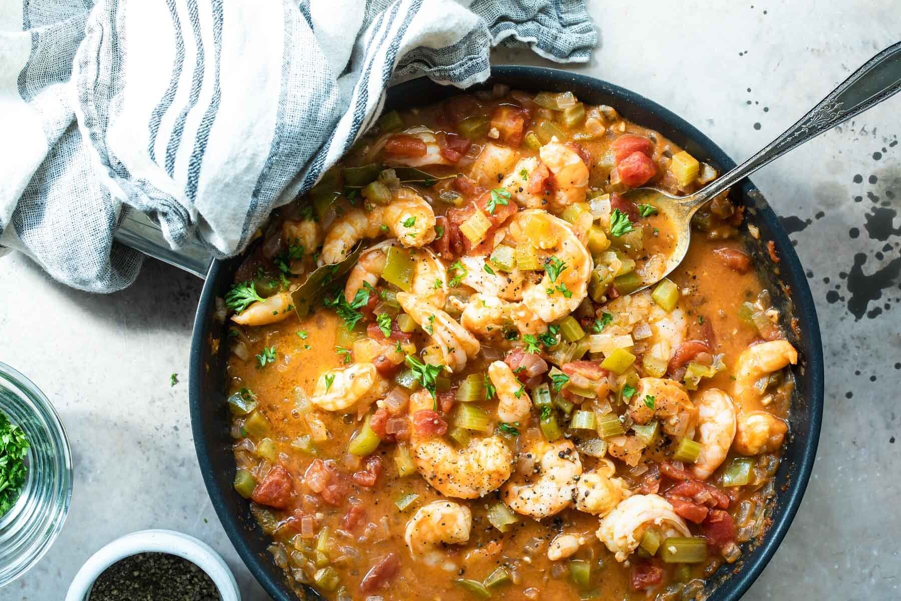 Shrimp creole in a black bowl.