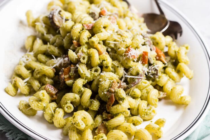 A platter of Pesto Cavatappi.