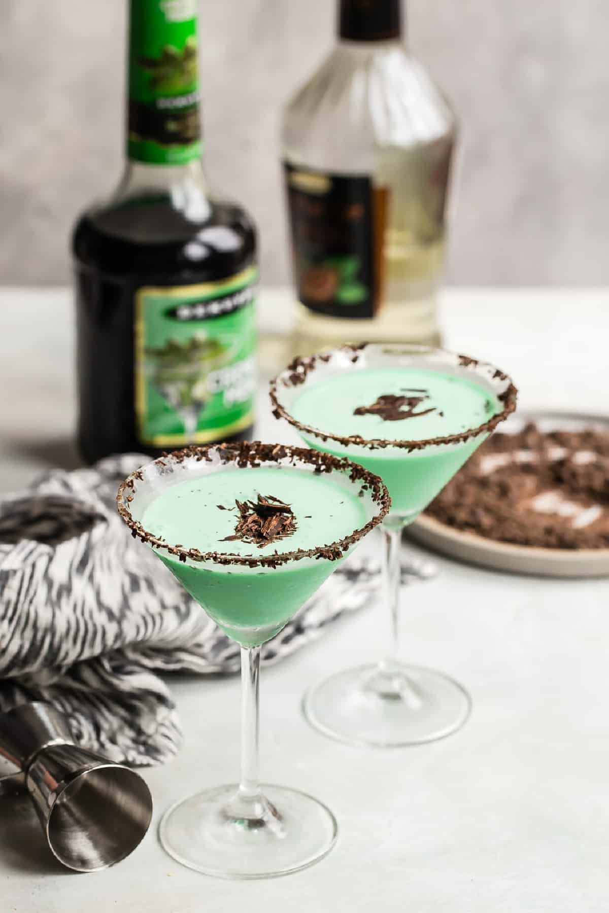 2 minty Grasshopper drinks.