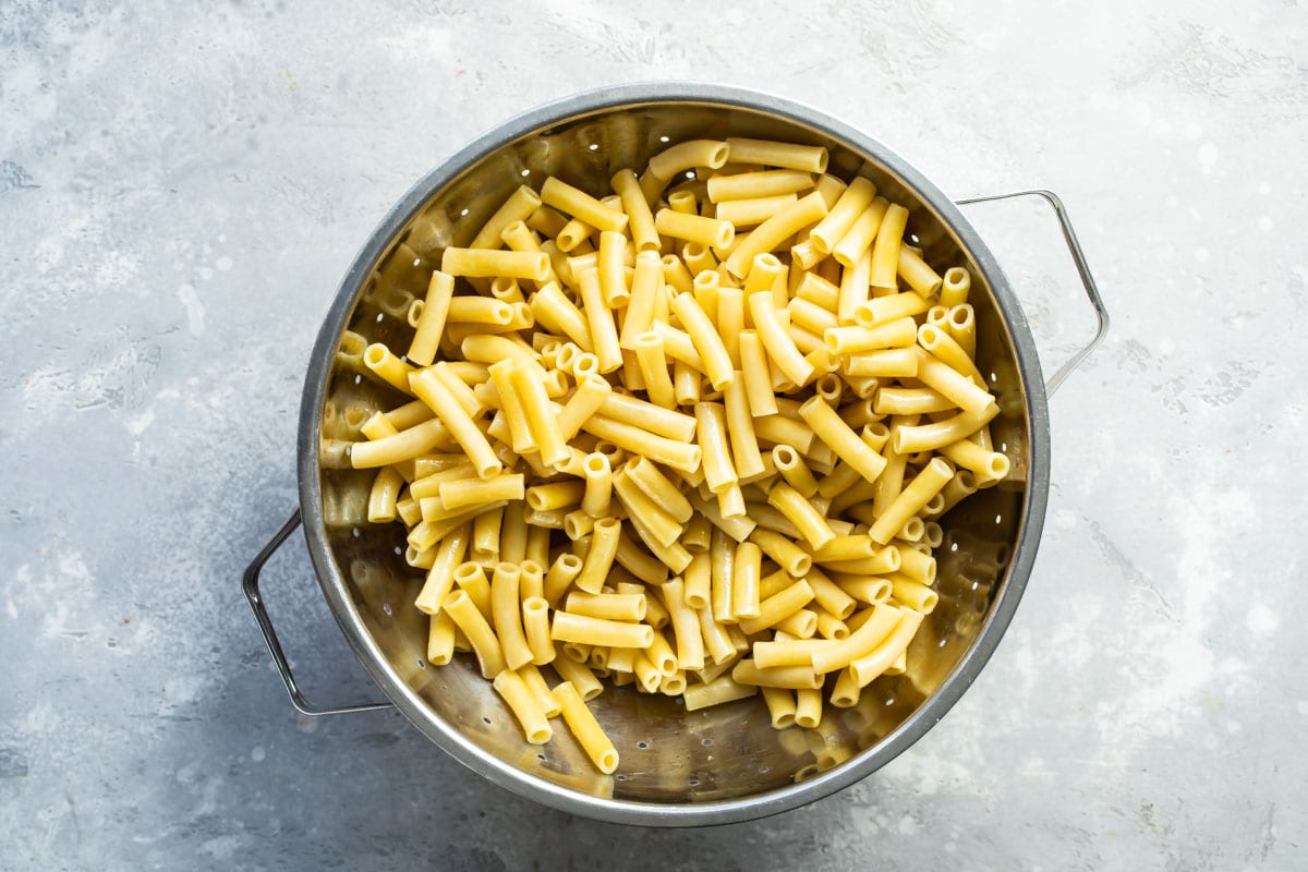 Cooked ziti in a colander.