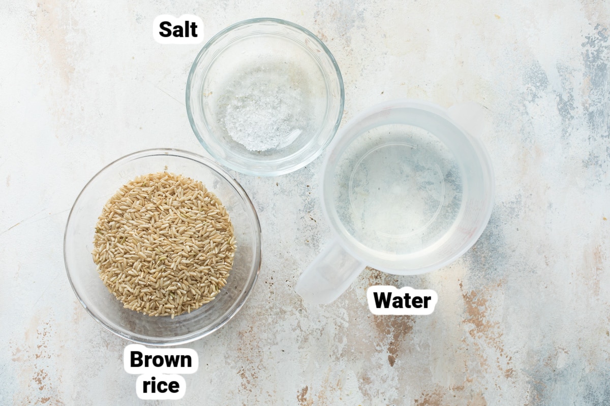 Labeled ingredients for how to cook brown rice.