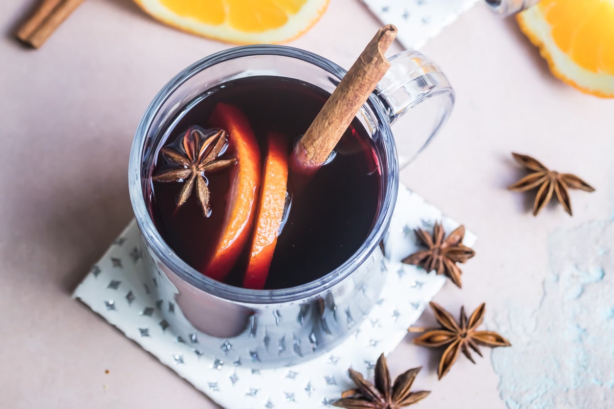 Mulled wine in clear mugs.