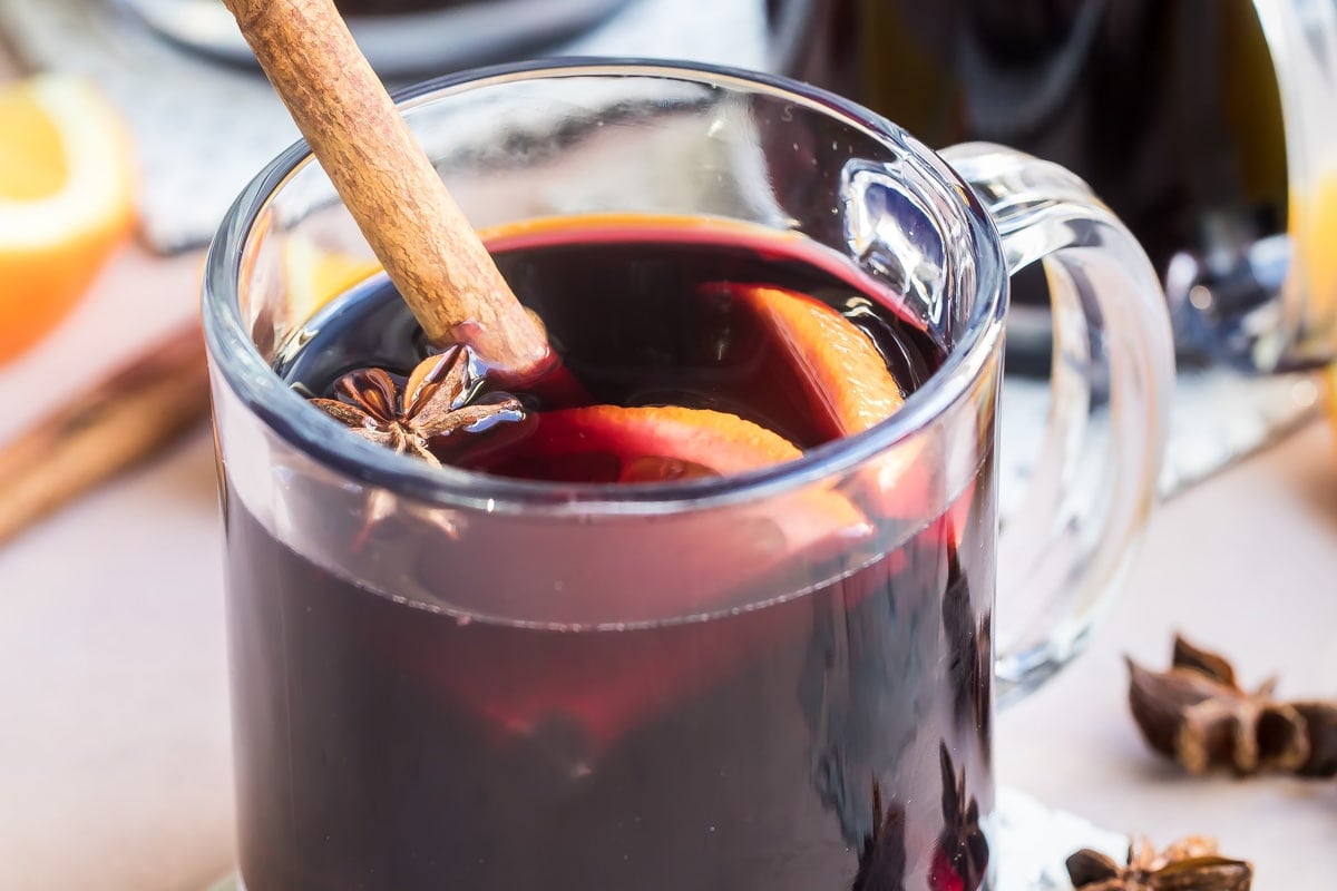Mulled wine in clear mugs.