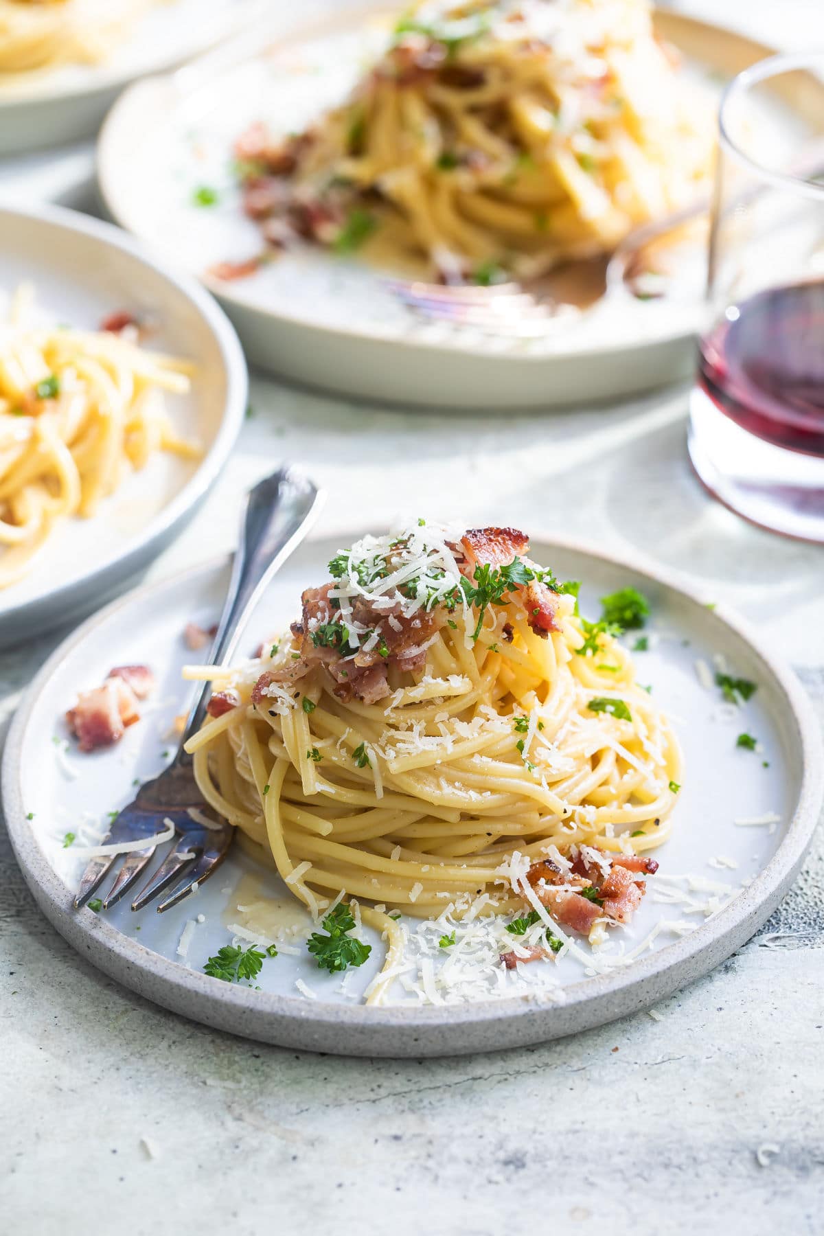 Spaghetti carbonara on white plates.