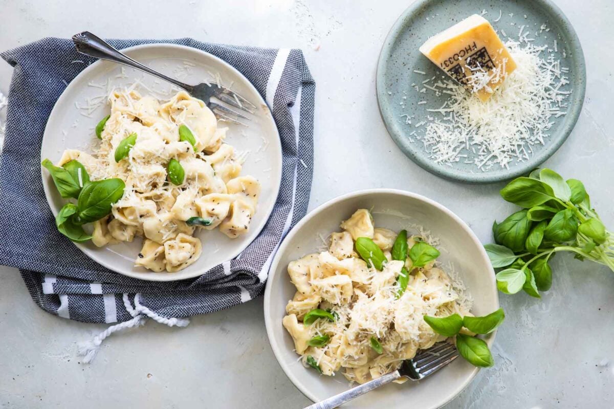 A bowl of cheese tortellini in garlic butter.