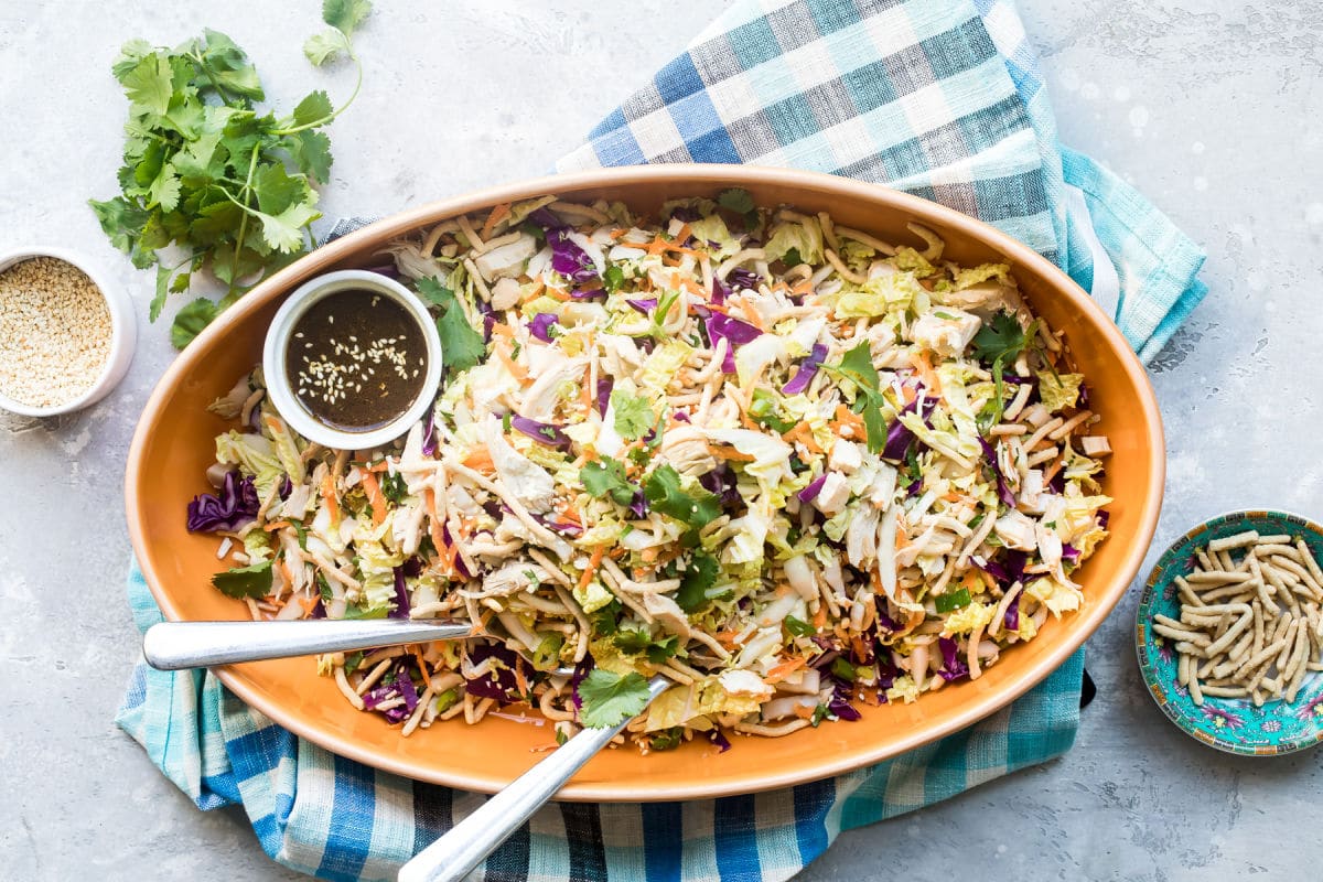 A bowl of Chinese chicken salad with Asian salad dressing.