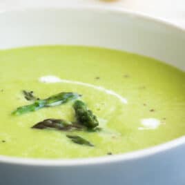 A bowl of cream of aspargus soup.