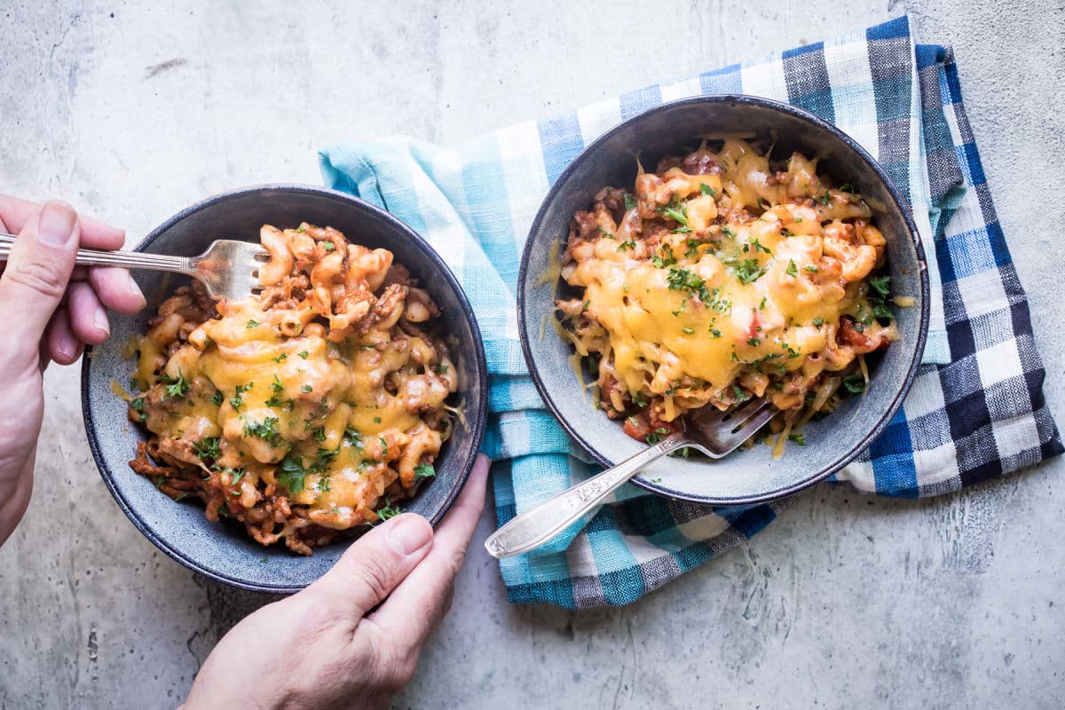 Easy goulash in a blue bowl.