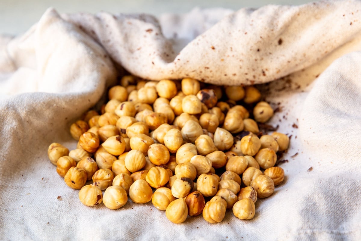 Hazelnuts after t he skins have been rubbed off in a towel.