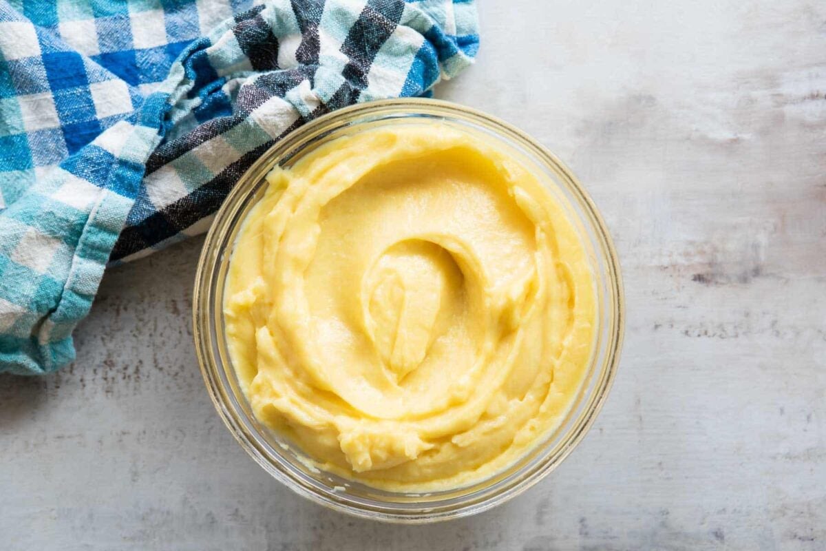 A clear bowl filled with pastry cream.