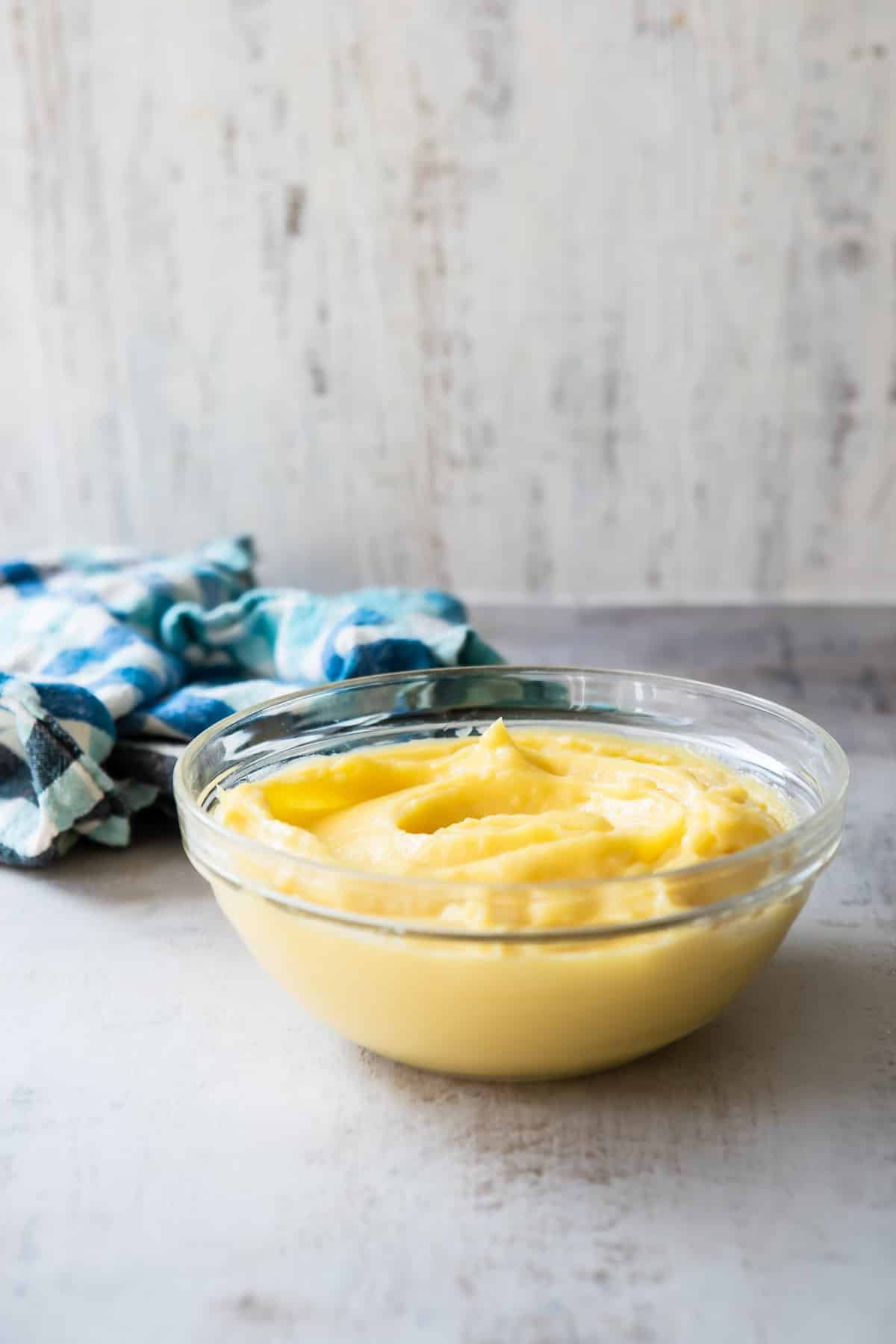 A clear bowl filled with pastry cream.