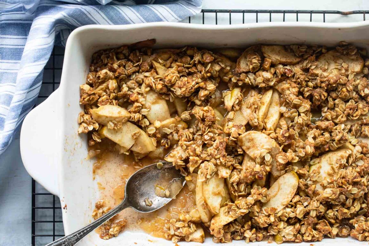 A baking pan full of apple crisp.