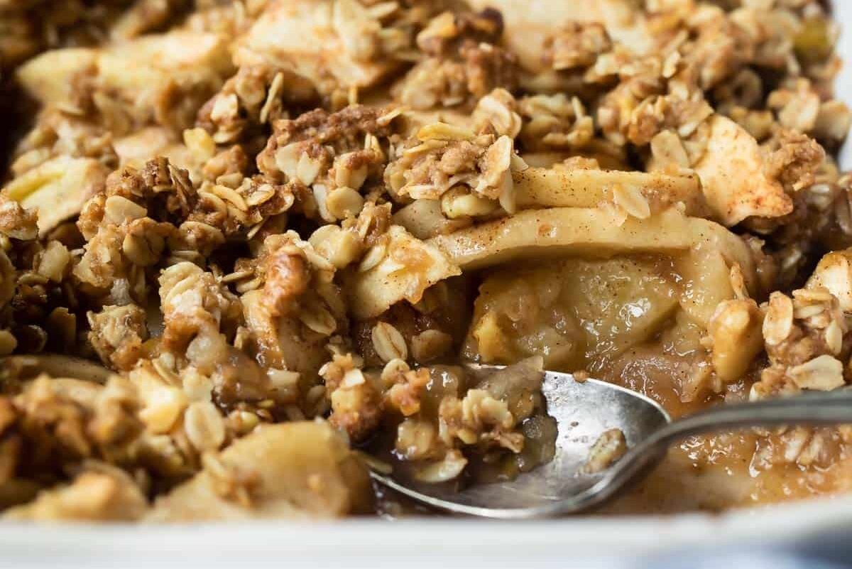 A baking pan full of apple crisp.
