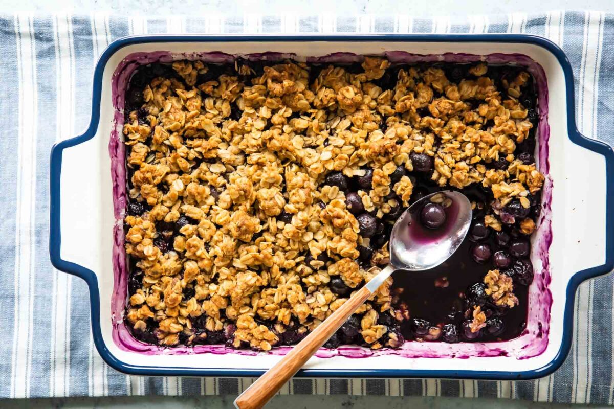 An fully-baked blueberry crisp.