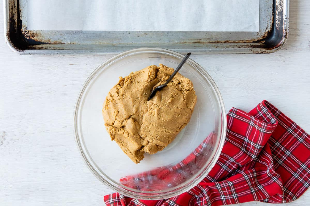 A bowl of peanut butter buckeye filling.