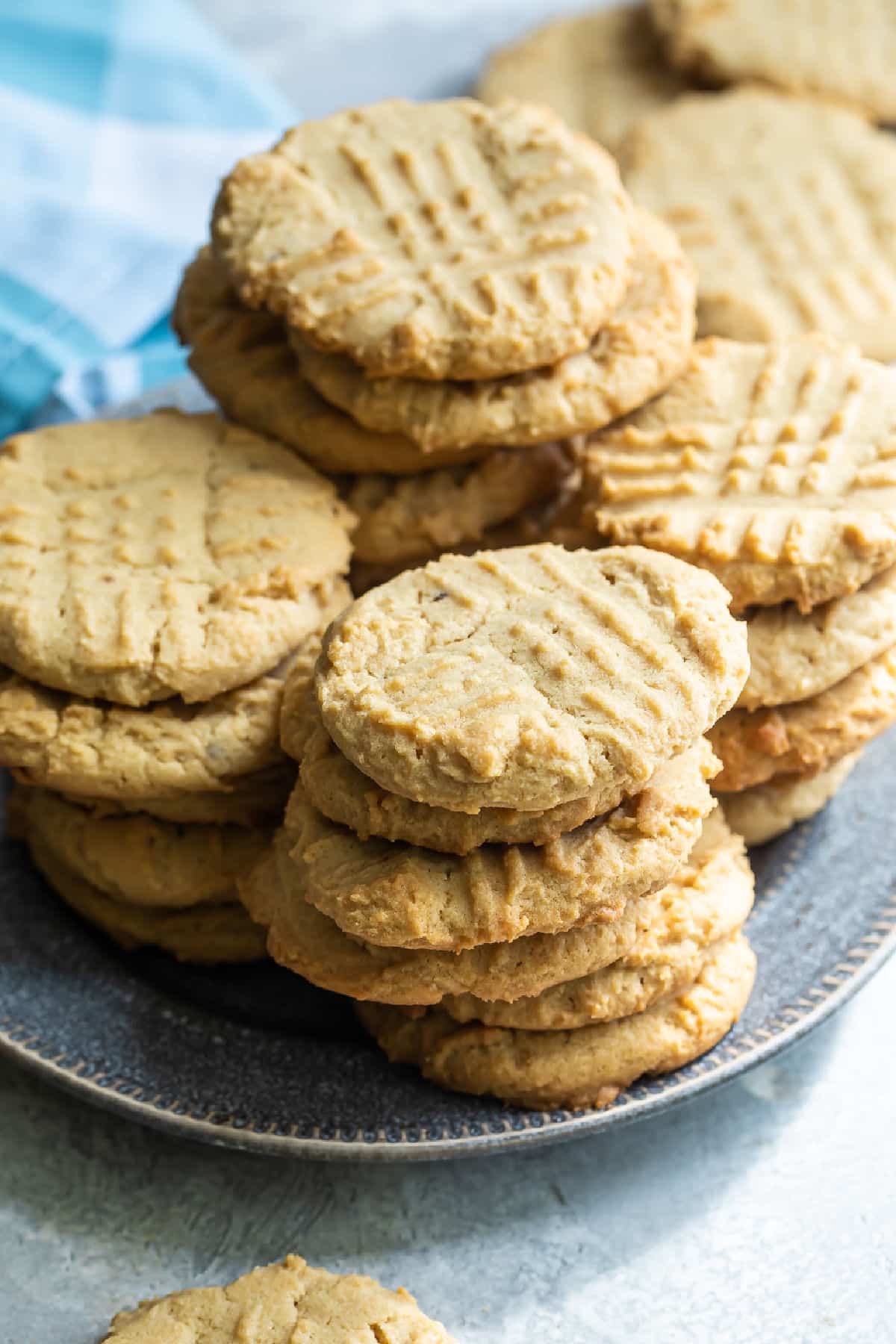 A plate of peanut butter cookies.