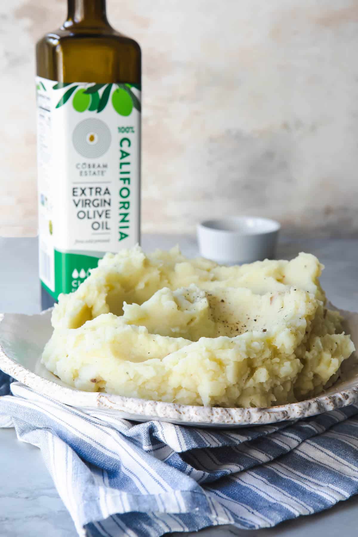 A plate of vegan mashed potatoes.