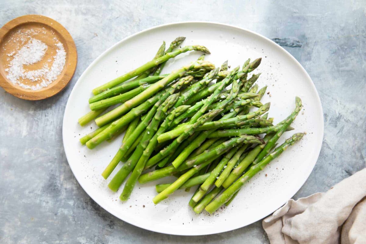 A platter of steamed asparagus.