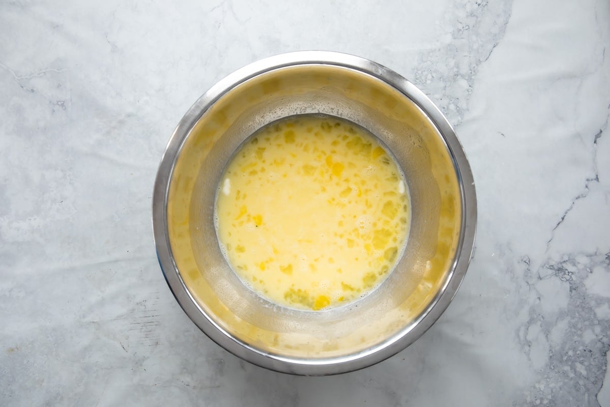 Scalded milk combined with sugar eggs.