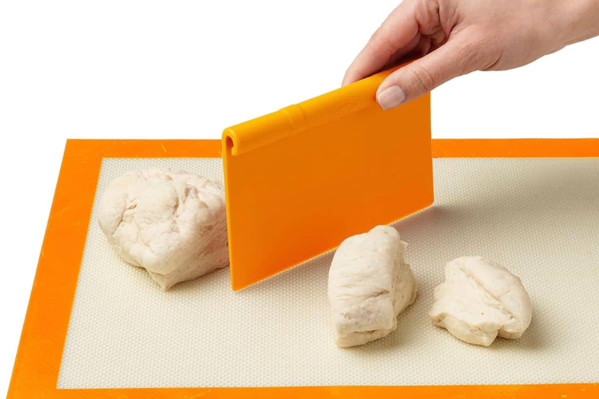 Chef'n Pastrio bench scraper 