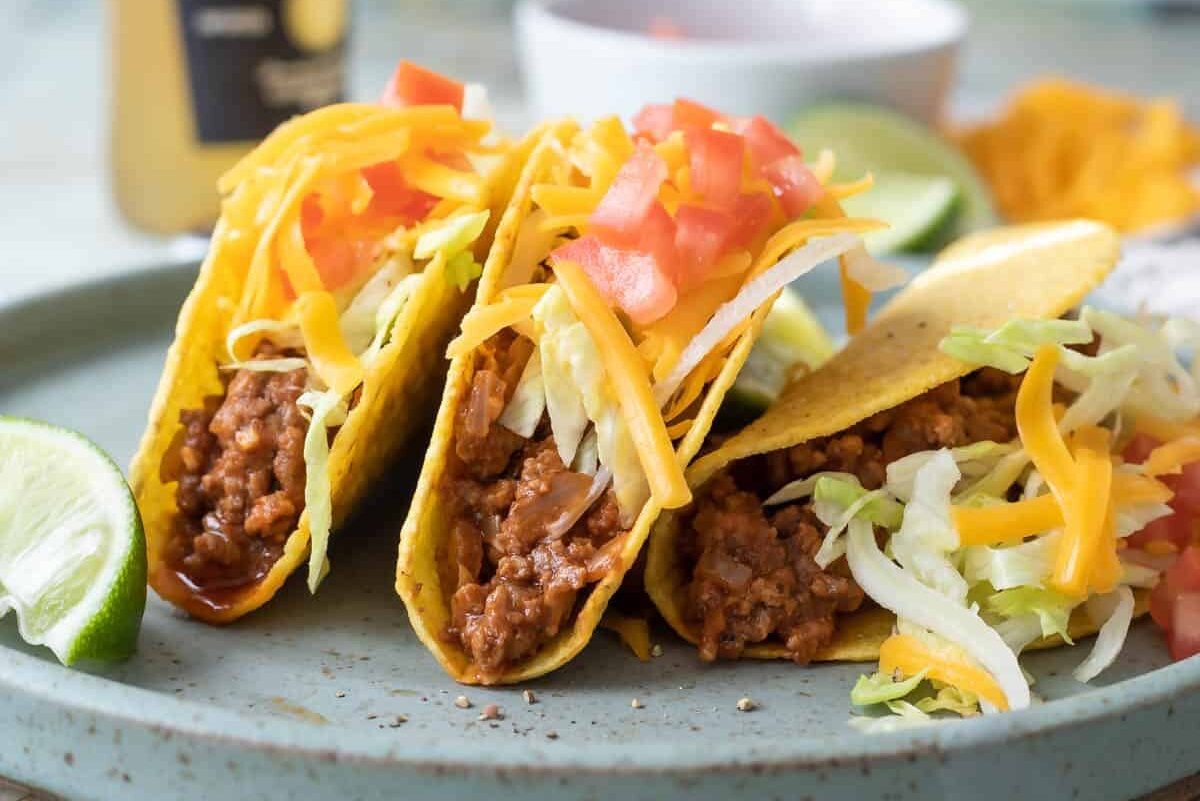 A plate of ground beef tacos.