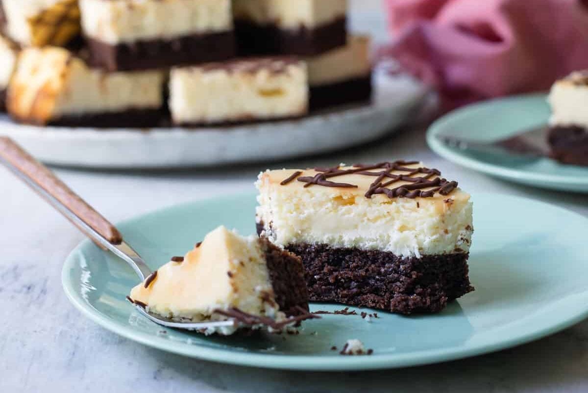 A plate of cheesecake brownies.