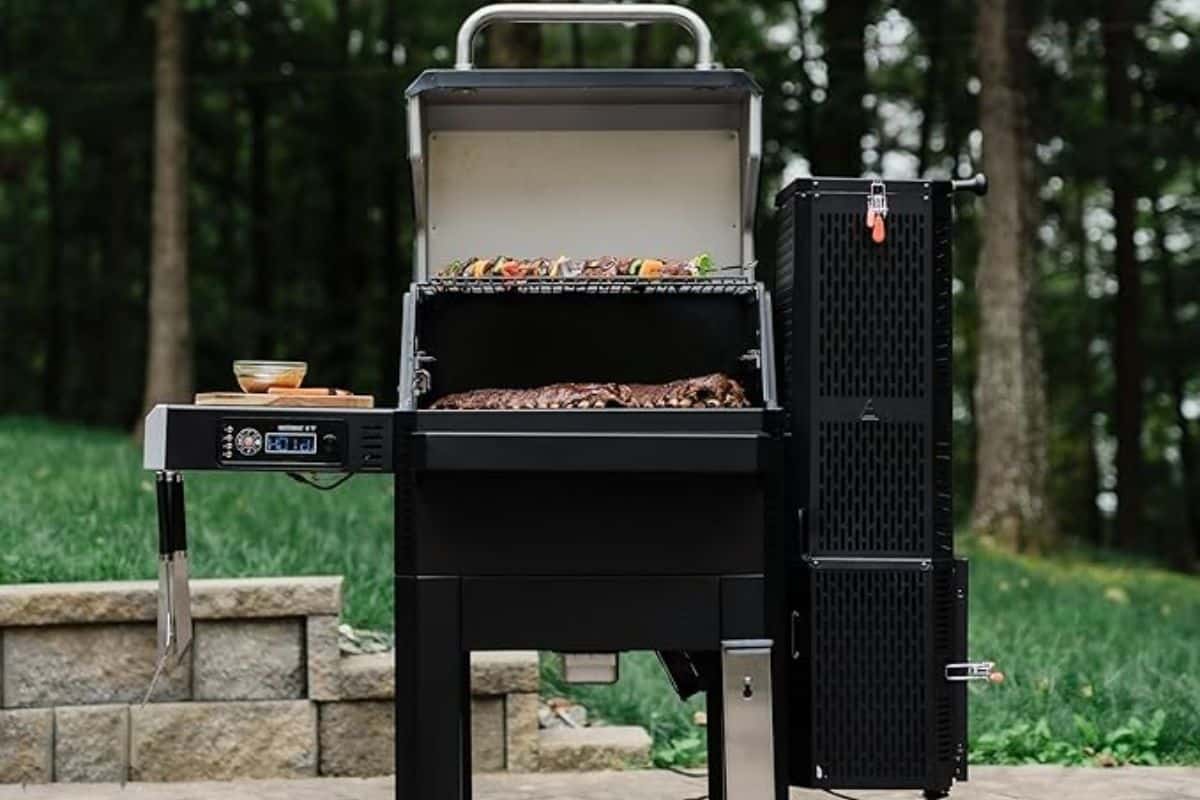 Masterbuilt Gravity Series 600 Digital Charcoal Grill & Smoker