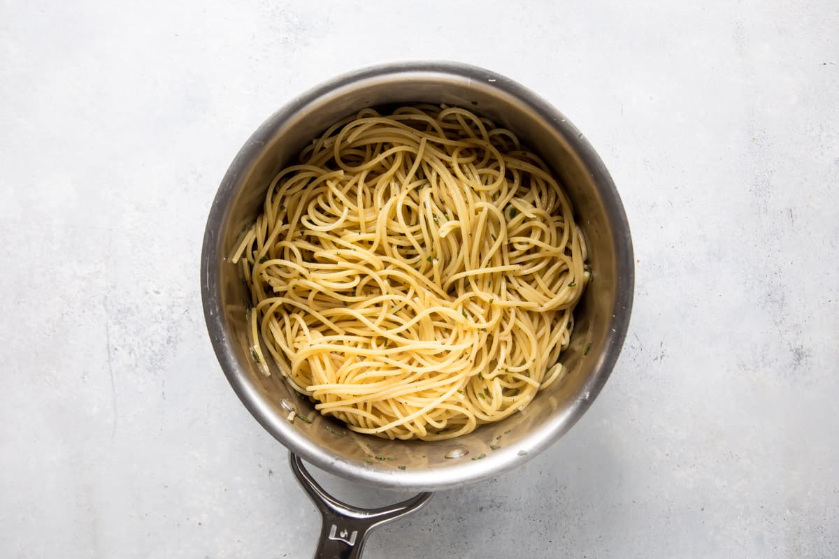 Spaghetti noodles in a collander.
