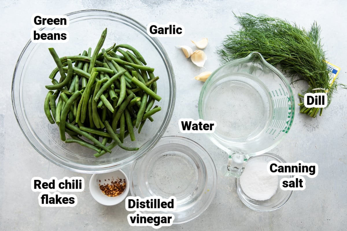 Ingredients for pickled green beans labeled.