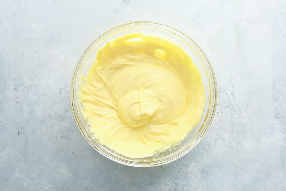 A bowl of pudding.