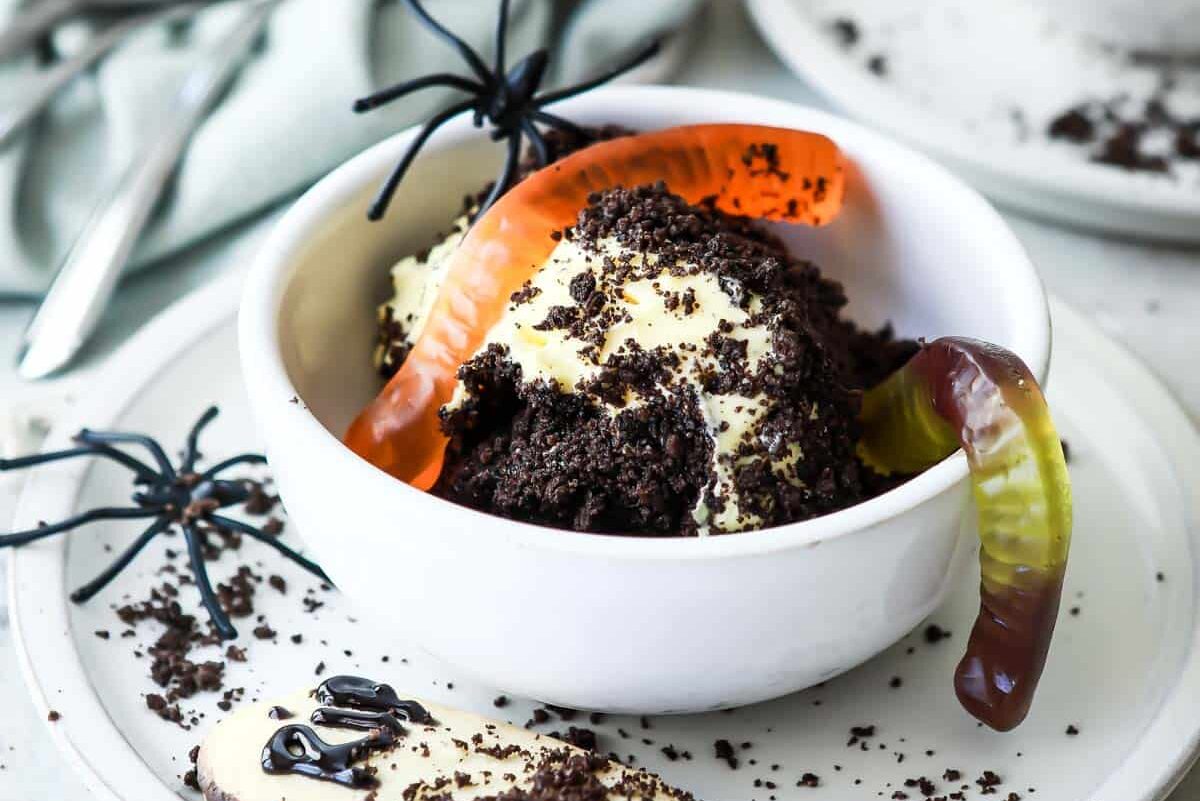 Bowls of dirt cake with gummy worms.