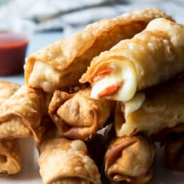 A plate of pizza sticks.