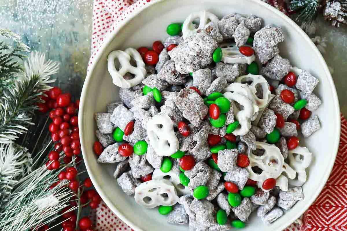 A bowl of Christmas puppy chow.