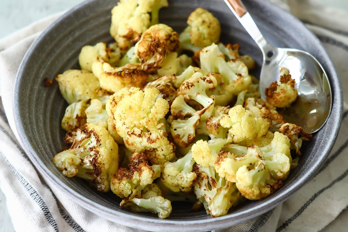 A bowl of air fryer cauliflower.