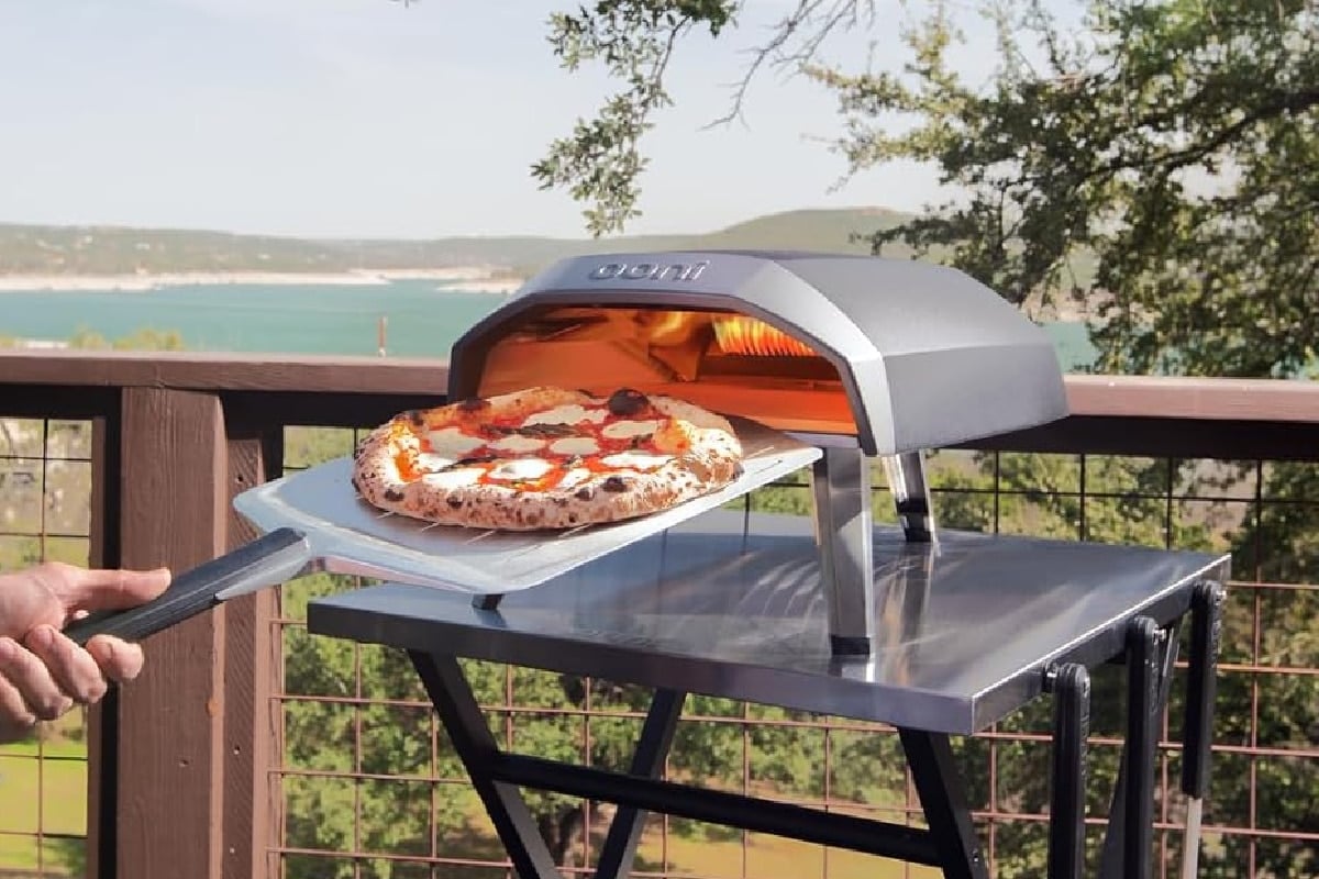 Ooni Koda 12 Gas Pizza Oven – 28mbar Propane Outdoor Pizza Oven, Portable Pizza Oven For Fire and Stonebaked 12 Inch Pizzas, With Gas Hose & Regulator, Countertop Pizza Maker, Outdoor Pizza Cooker