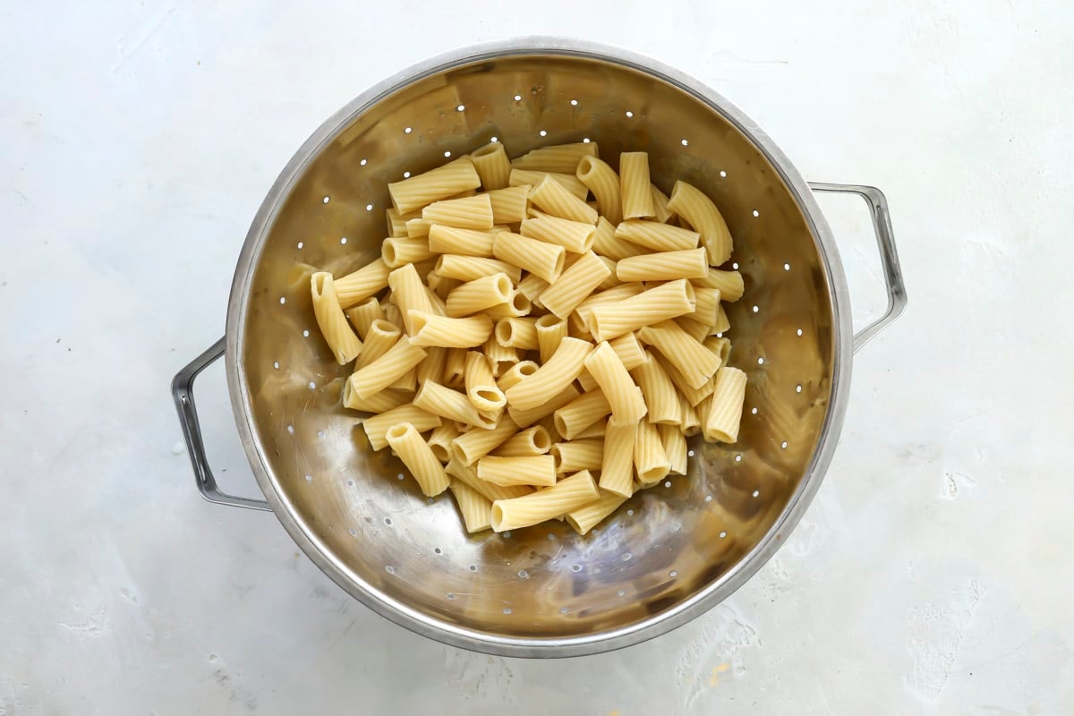Cooked rigatoni in a colander.