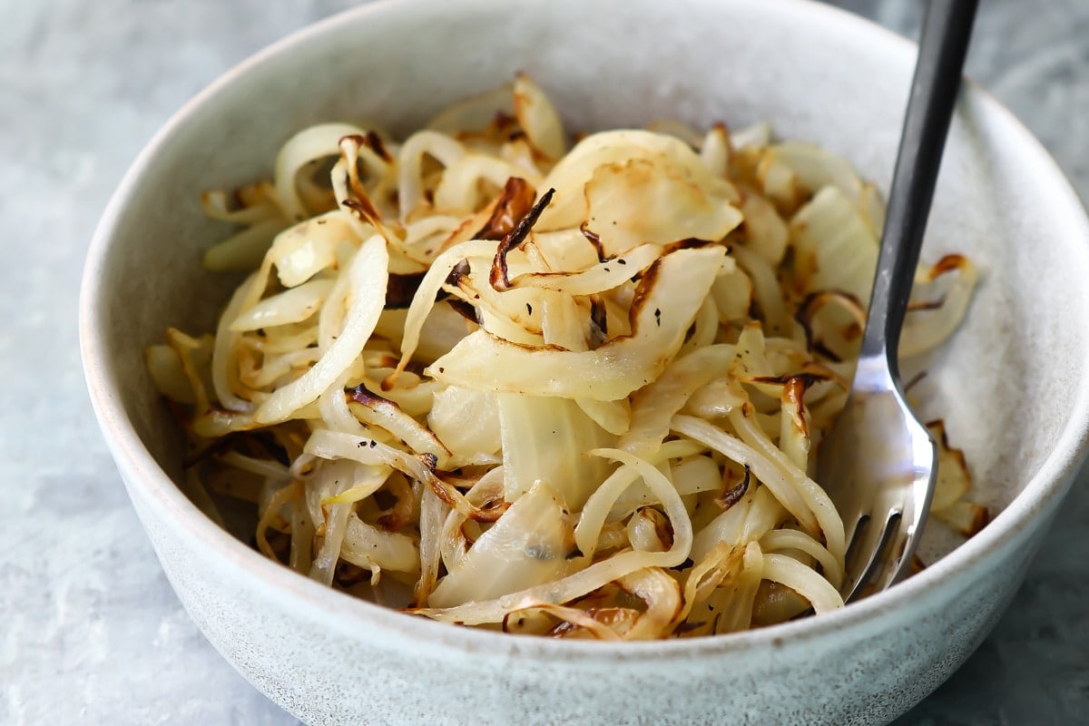 A bowl of air fryer onions.
