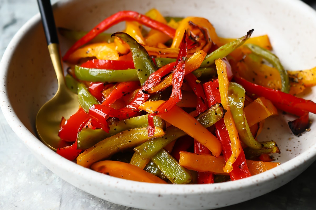 A bowl of air fryer bell peppers.