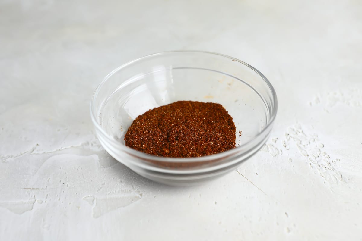 A bowl of fajita seasoning.