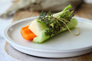 A tied bouquet garni (carrot, celery, leek, thyme).