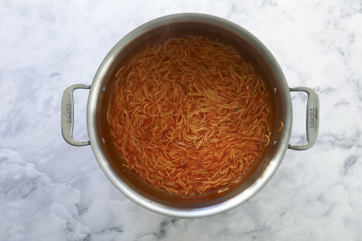 A pot of sopa de fideo.