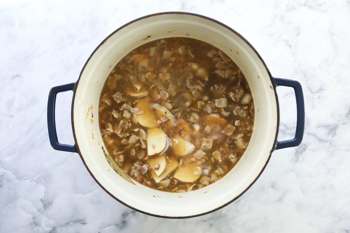 A pot full of zuppa toscana.