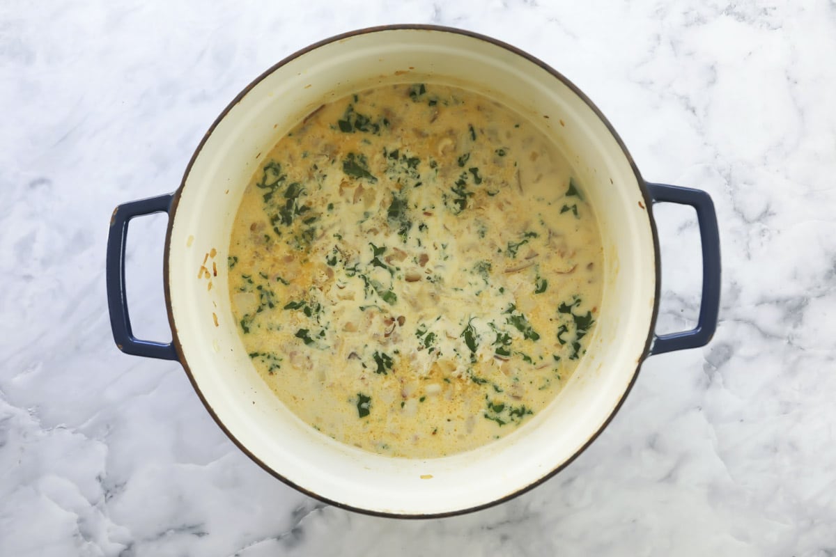 A pot full of zuppa toscana.